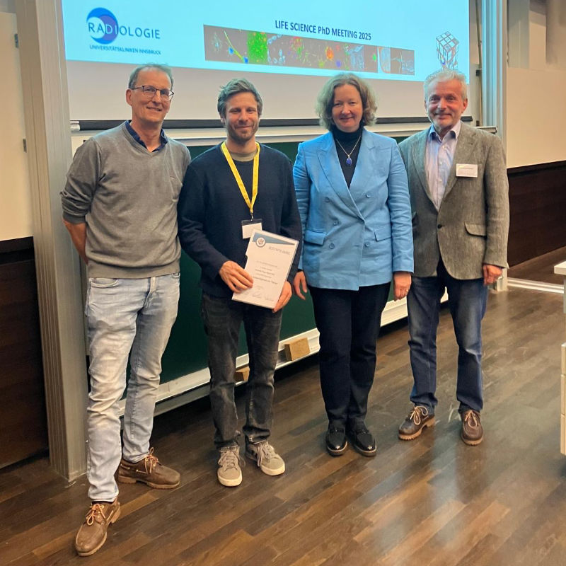 Gruppenfoto, v.l.: Clemens Decristoforo, Preisträger Matthias Schwab, Elke Gizewski und Wolfgang Freysinger.