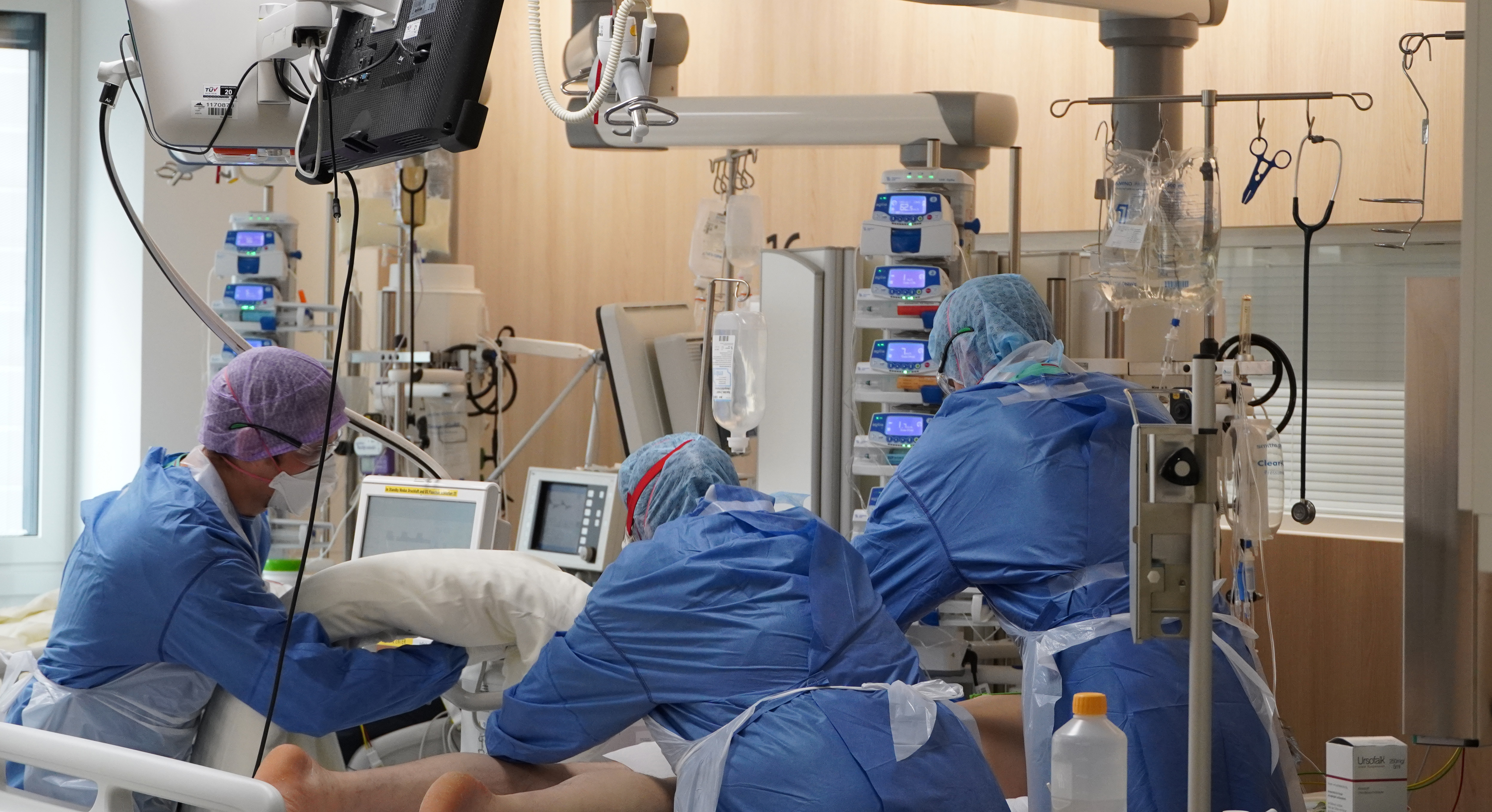 intensivstation_tirolkliniken_schwamberger.jpg