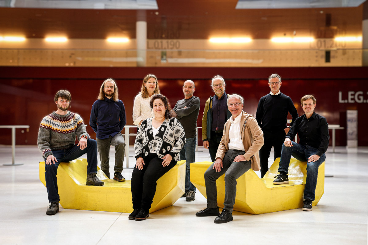 v.l.: Valentin Marteau (sitzend), Alexander Kirchmair, Anne Krogsdam, Niloofar Nemati (sitzend), Dietmar Rieder, Sieghart Sopper, Zlatko Trajanoski (sitzend), Dominik Wolf, Stefan Salcher (sitzend) © MUI/Bullock