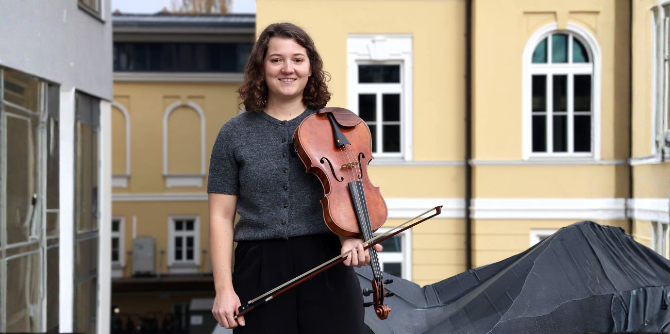 Magdalena Trobos studiert parallel Humanmedizin und Bratsche und verbindet beides für ihre Diplomarbeit (Foto: MUI/D. Bullock) musikerin_studentin.jpg