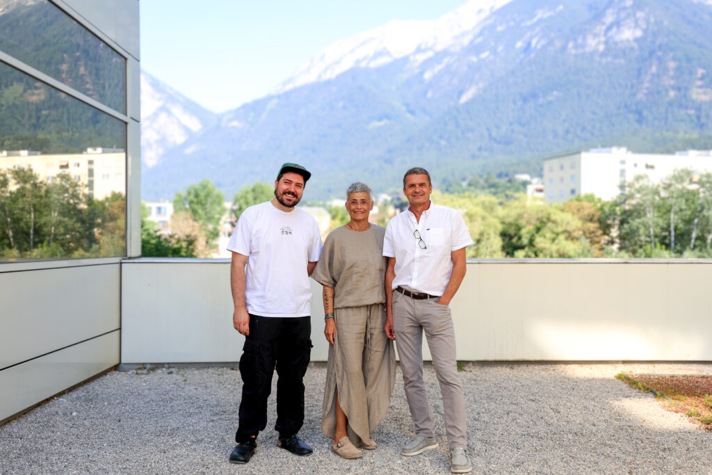 Erstautor Isidor Happacher, die biomedizinische Analytikerin Beate Abt und Hubertus Haas. (Foto: MUI/D. Bullock)
